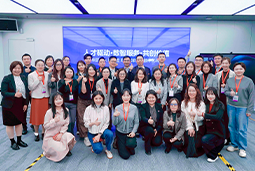 走进标杆现场，共探AI转型——K8官网国际携手企业高管参访埃森哲智能运营中心